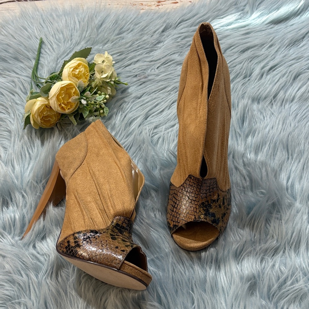 Michael Antonio Suede Snake Print Tan and Brown Peep-Toe Heels sz 10